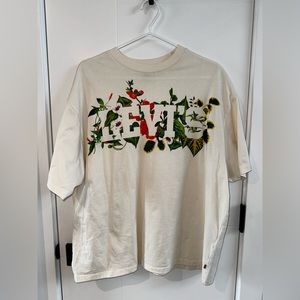 Levi’s graphic tee- flowers